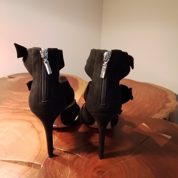 Schatz Black Suede Miranda Bow Heels - 7.5B - Picture 12 of 15